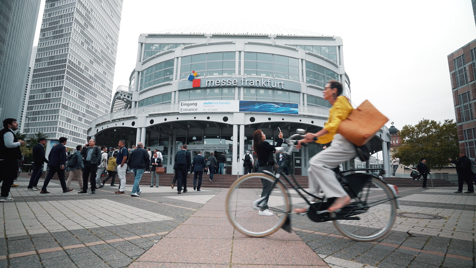 Bringing the Exhibition to the City: Explore the Event Everywhere